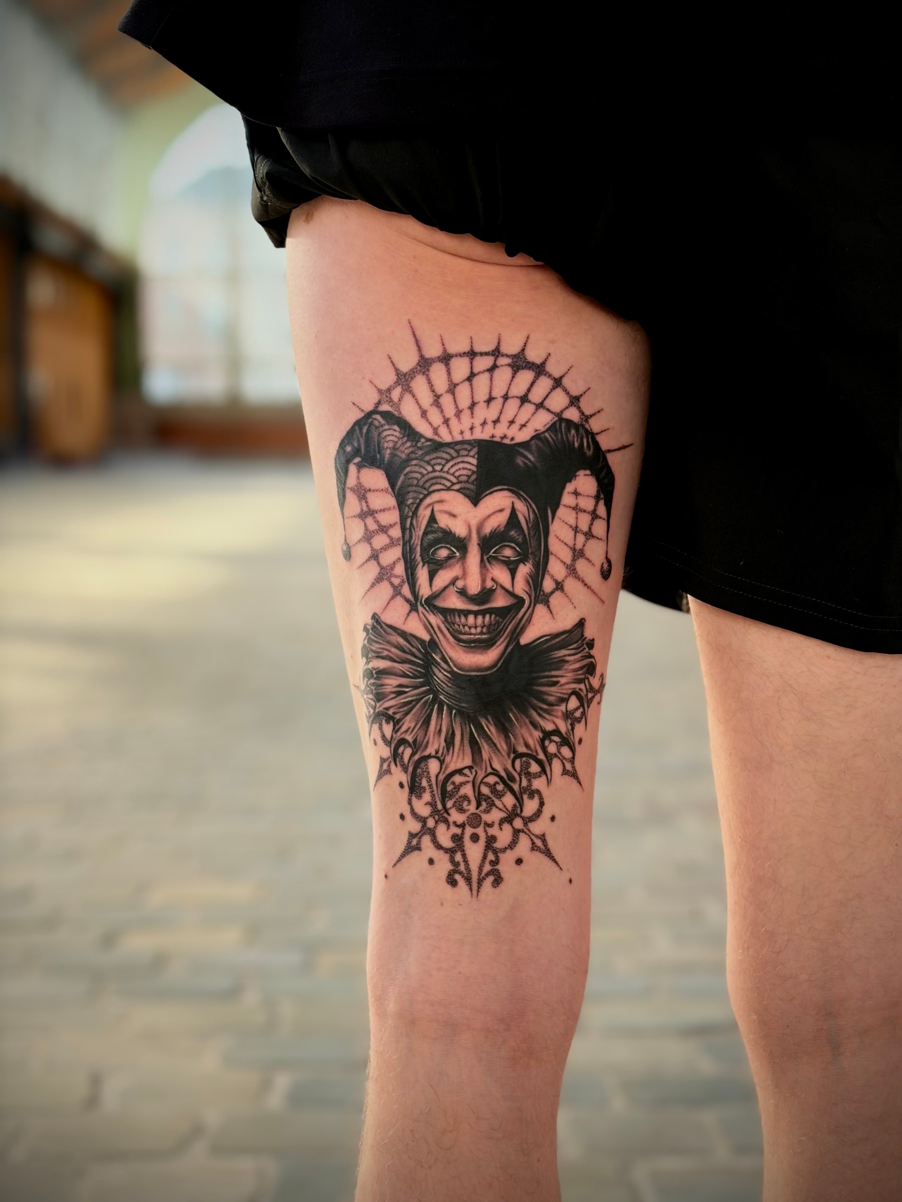 Tatouage fine line réalisé au studio Lostboy